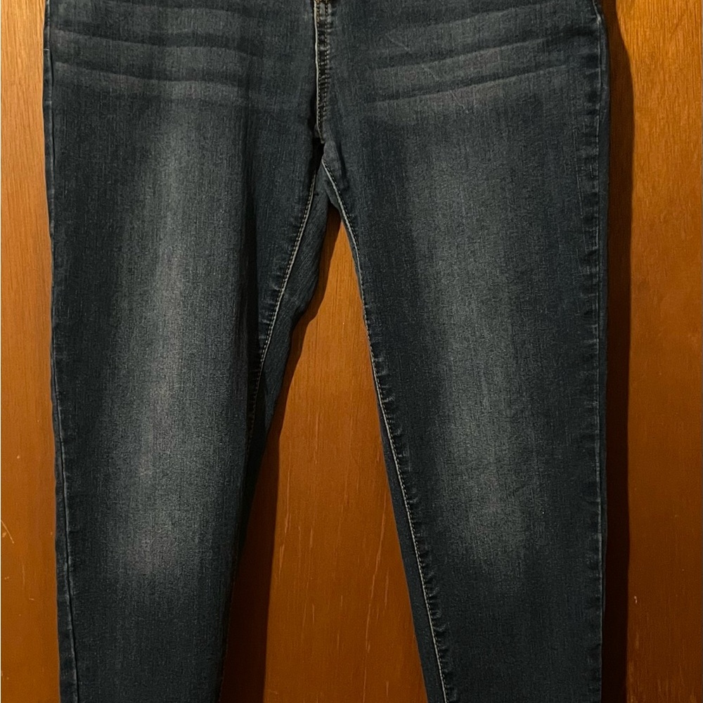 Blue Skinny Jeans with Subtle Fading and Lived-In Look